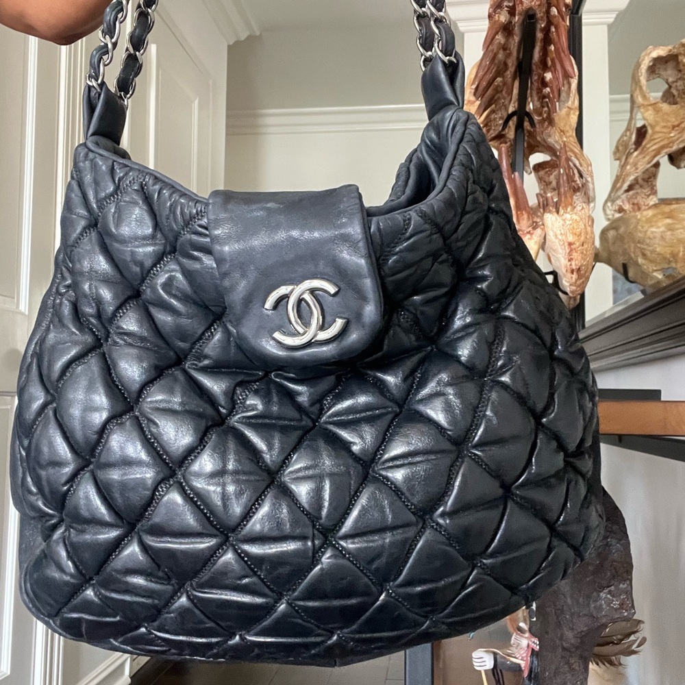 💯 authentic CHANEL bag black with silver hardware